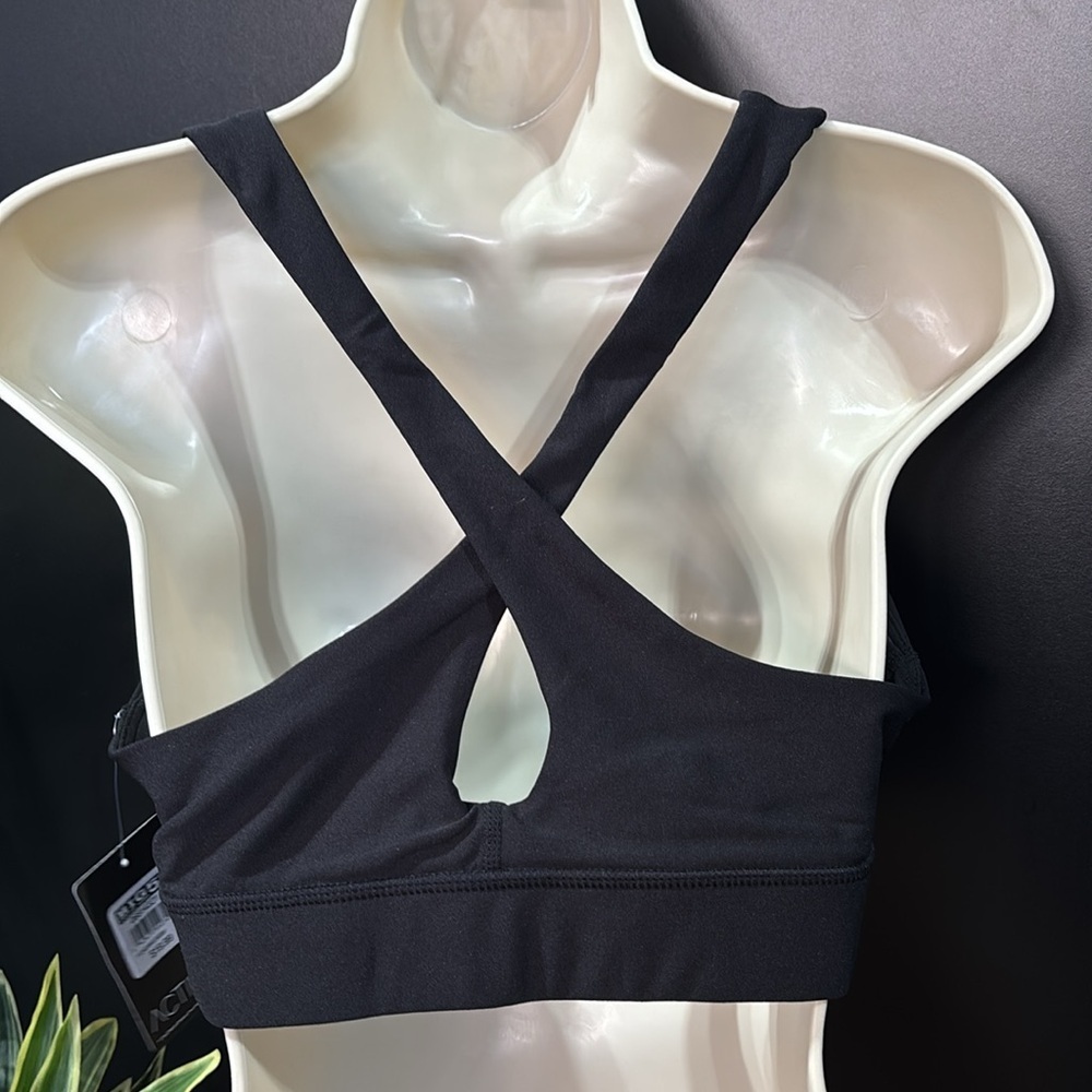 Activ8 performance crisscross keyhole back removable pads,moisture wicking